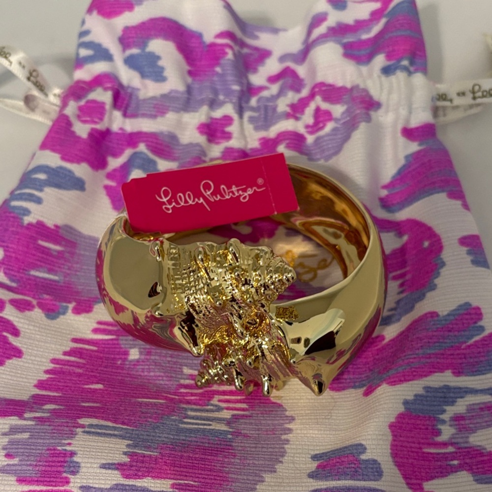 NWT Lilly Pulitzer Gold Conch Shell Bracelet & Lilly Fabric Pouch
